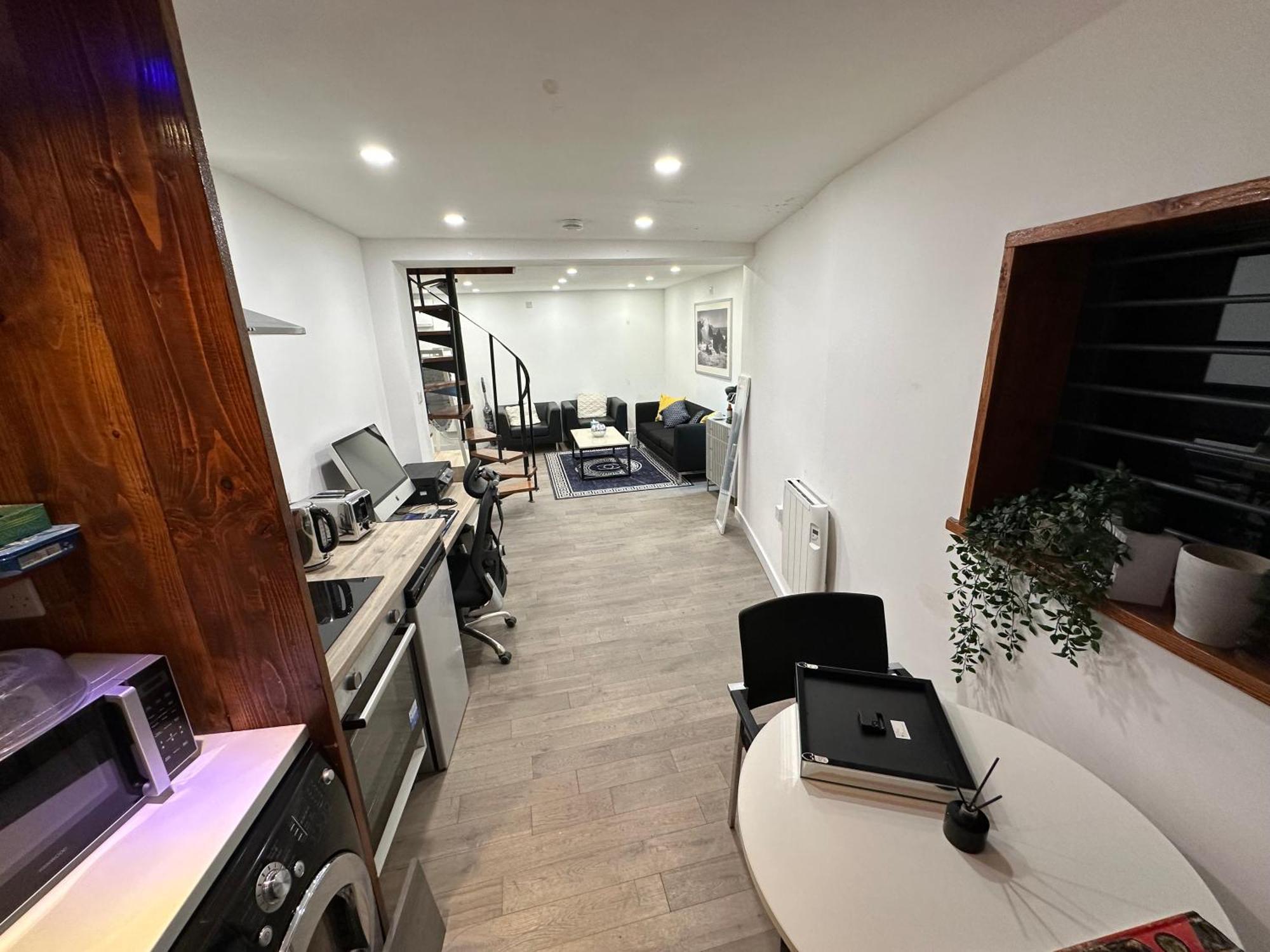 New York Style, Central, Canal River Don, 2 Levels, 6pp, Free Parking, 5g Wifi Apartment
