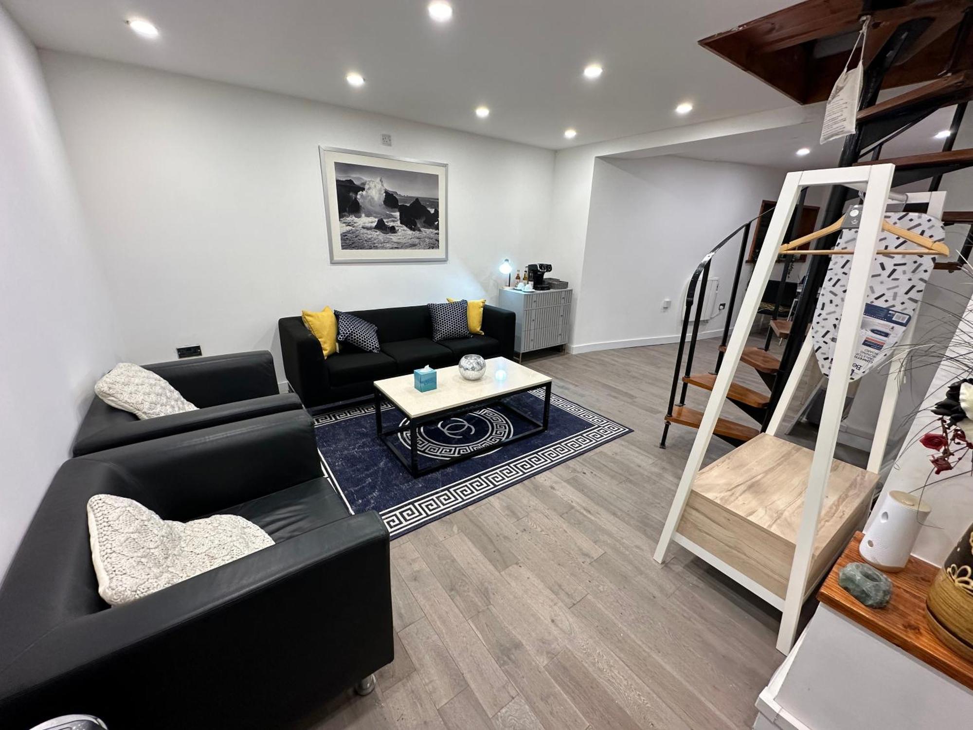 Apartment New York Style, Central, Canal River Don, 2 Levels, 6pp, Free Parking, 5g Wifi *