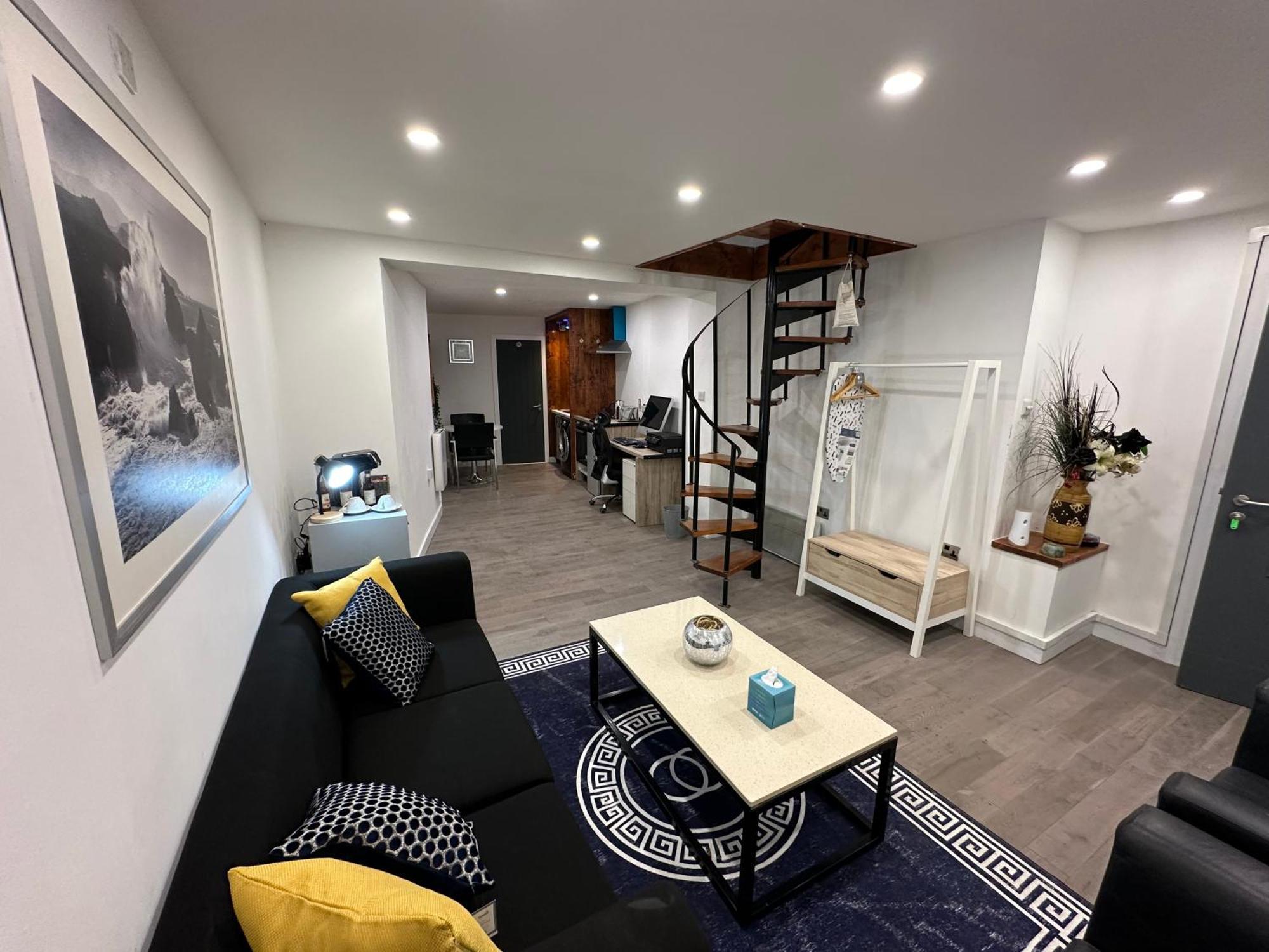 Apartment New York Style, Central, Canal River Don, 2 Levels, 6pp, Free Parking, 5g Wifi