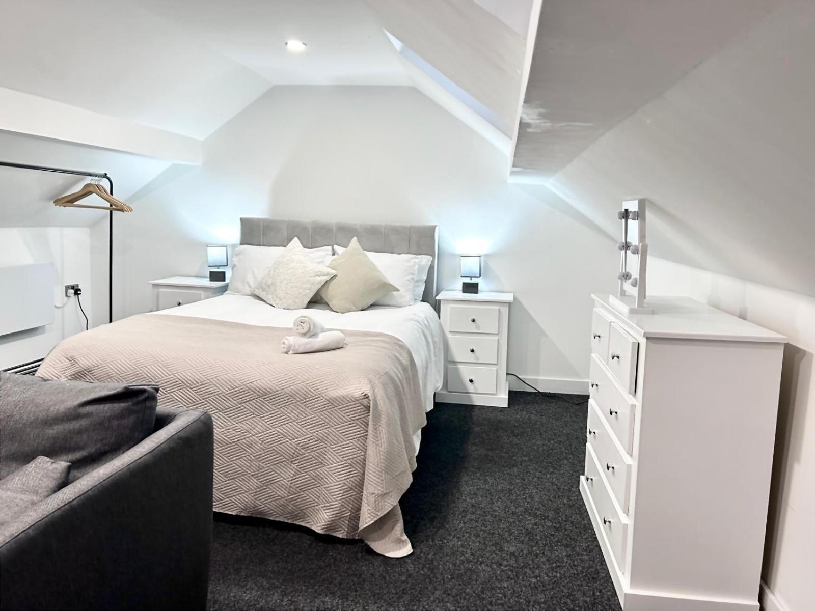 New York Style, Central, Canal River Don, 2 Levels, 6pp, Free Parking, 5g Wifi Apartment